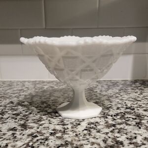 Vintage Westmoreland Old Quilt Milk Glass Centerpiece